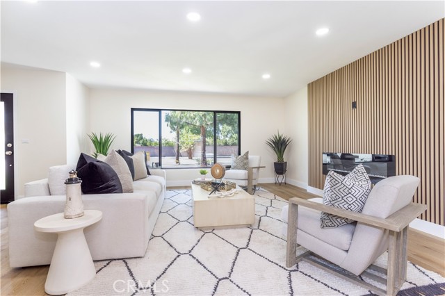 20611 Devonshire Street, Chatsworth CA: https://media.crmls.org/medias/7fb354ae-c4ba-4022-9a38-99dd6ee05fa4.jpg