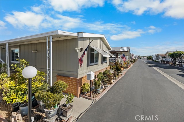 Detail Gallery Image 4 of 35 For 235 S Beach #75,  Anaheim,  CA 92804 - 3 Beds | 2 Baths