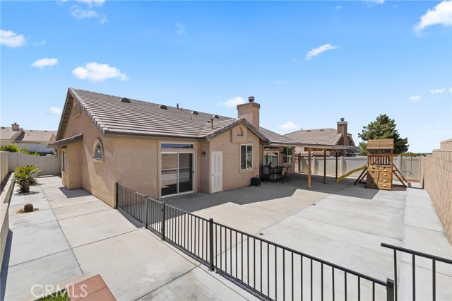 Detail Gallery Image 4 of 46 For 37152 Waltham Pl, Palmdale,  CA 93550 - 4 Beds | 2 Baths