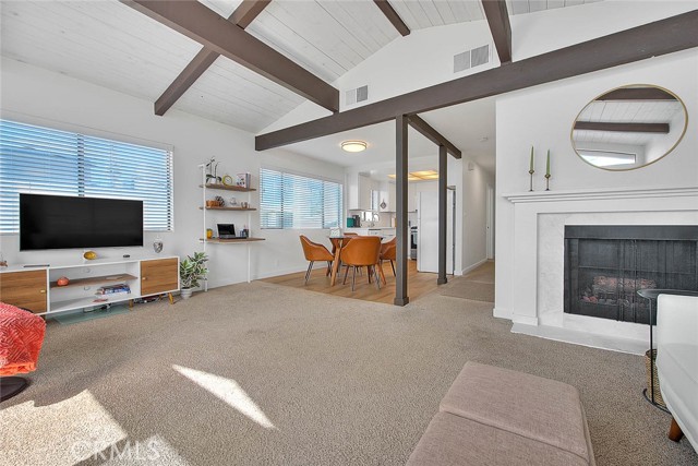 Detail Gallery Image 4 of 17 For 833 Monterey Bld, Hermosa Beach,  CA 90254 - 2 Beds | 2 Baths