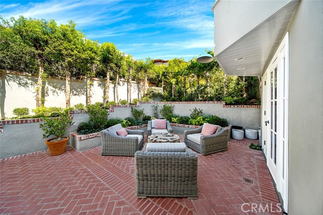 Detail Gallery Image 26 of 33 For 806 Emerald Bay, Laguna Beach,  CA 92651 - 4 Beds | 3/2 Baths