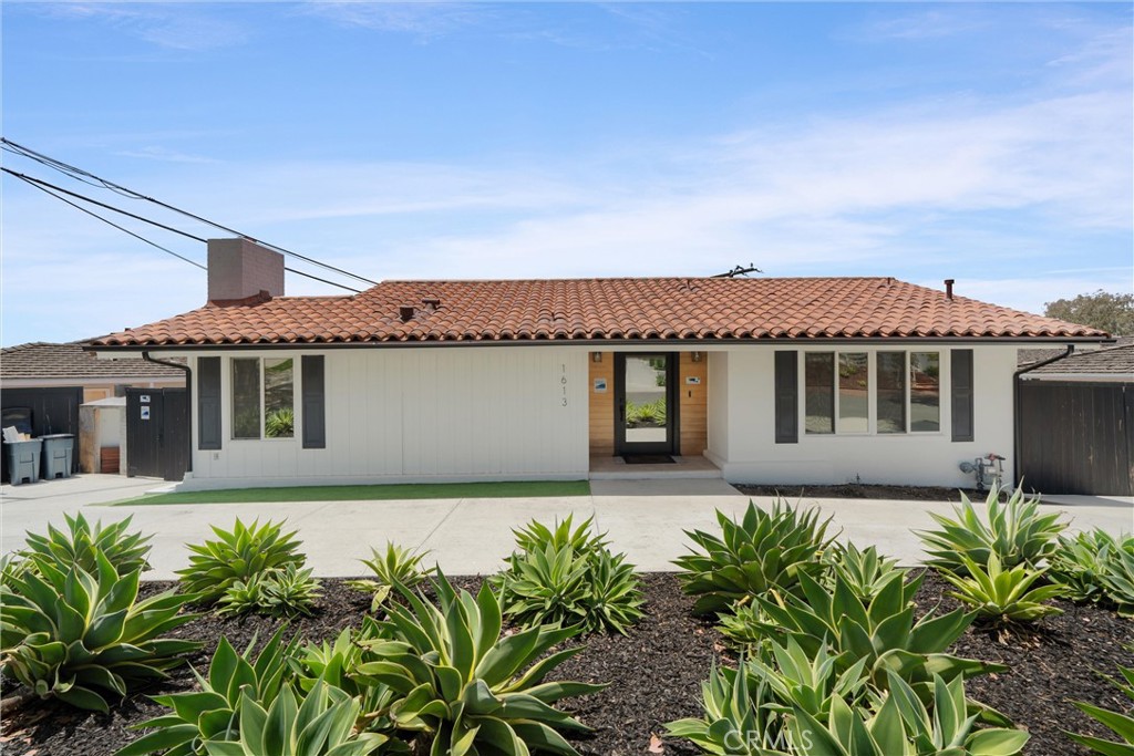 1613 Espinosa Circle