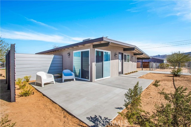 Detail Gallery Image 2 of 23 For 6029 Sunset Rd, Joshua Tree,  CA 92252 - 2 Beds | 1 Baths