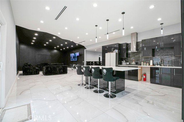 17800 Raymer Street, Sherwood Forest CA: https://media.crmls.org/medias/7fb8b801-636a-401c-8b4e-132acc99db29.jpg