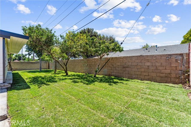 325 S Valley Street, Anaheim CA: https://media.crmls.org/medias/7fb94862-2017-4ddf-8cb5-ce62d25d41a1.jpg
