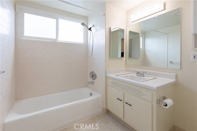 Detail Gallery Image 5 of 8 For 507 Avenue G #H,  Redondo Beach,  CA 90277 - 2 Beds | 1 Baths