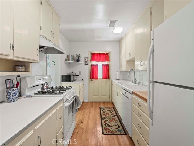 1511 N Maple Street, Burbank CA: https://media.crmls.org/medias/7fba5705-6d10-40a4-995f-0c711034c608.jpg