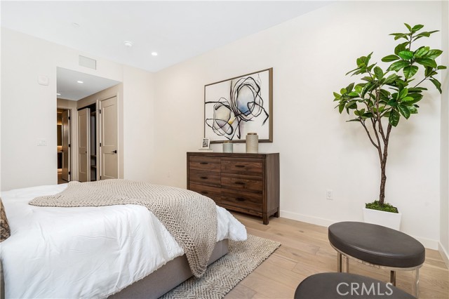 Detail Gallery Image 12 of 38 For 1333 S Orange Grove Ave #401,  Los Angeles,  CA 90019 - 3 Beds | 2/1 Baths