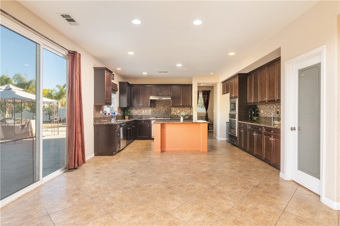 Detail Gallery Image 10 of 49 For 25944 Thistletown Ct, Menifee,  CA 92584 - 4 Beds | 2/1 Baths