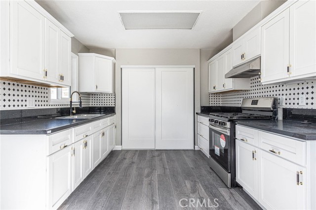2008 Sequoia Drive, Barstow CA: https://media.crmls.org/medias/7fbaf5b1-e242-4c3a-a419-eb5d9bfd0789.jpg