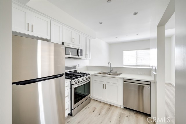 Detail Gallery Image 8 of 14 For 14526 Hartland St #308,  Van Nuys,  CA 91405 - 1 Beds | 1 Baths