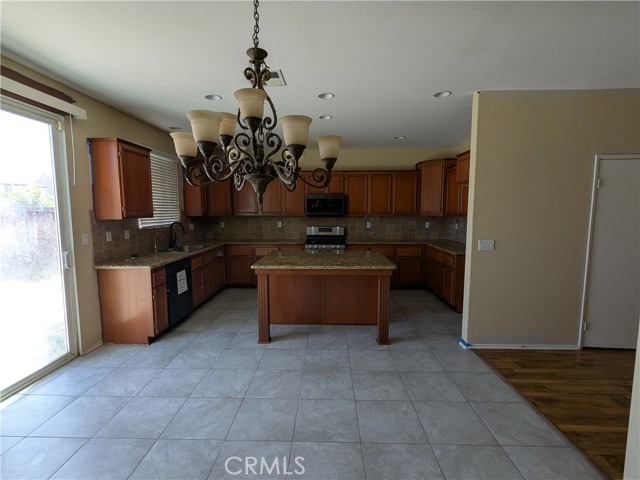 Detail Gallery Image 10 of 22 For 15243 Riverview, Victorville,  CA 92394 - 3 Beds | 2/1 Baths