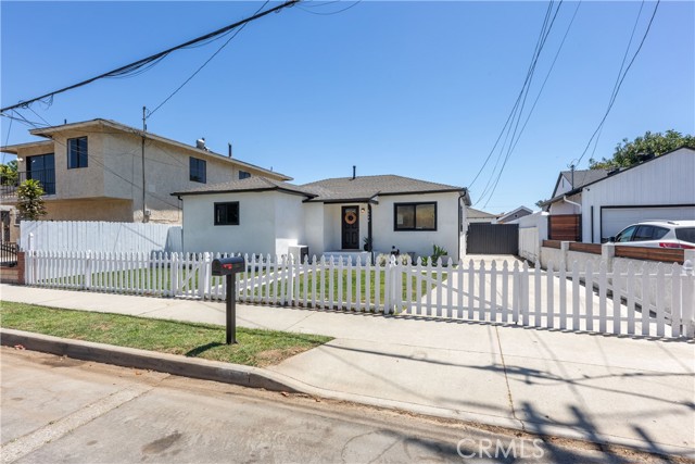 Detail Gallery Image 5 of 64 For 3240 Pacific Ave, Long Beach,  CA 90807 - 4 Beds | 3 Baths