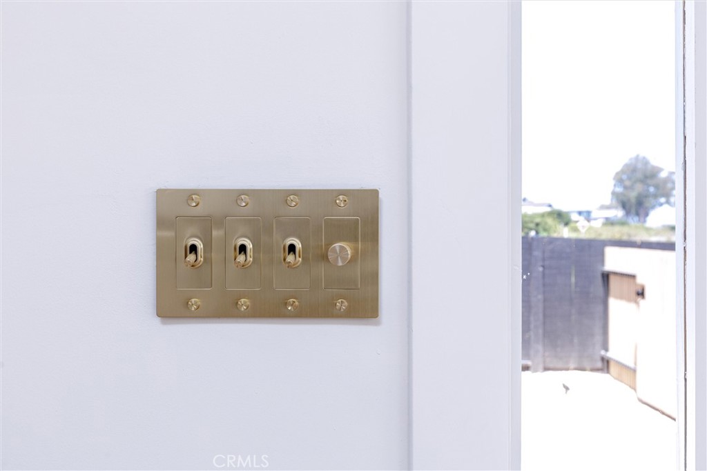 https://media.crmls.org/medias/7fbd872e-87f5-4bc8-b466-d74b43e647a5.jpg?preset=X-Large