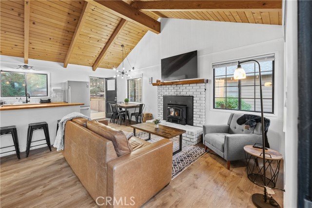 Detail Gallery Image 5 of 38 For 42540 Cedar Ave, Big Bear Lake,  CA 92315 - 2 Beds | 1 Baths