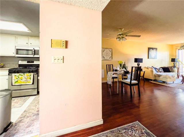 Detail Gallery Image 15 of 21 For 620 W Hyde Park Bld #103,  Inglewood,  CA 90302 - 2 Beds | 2 Baths