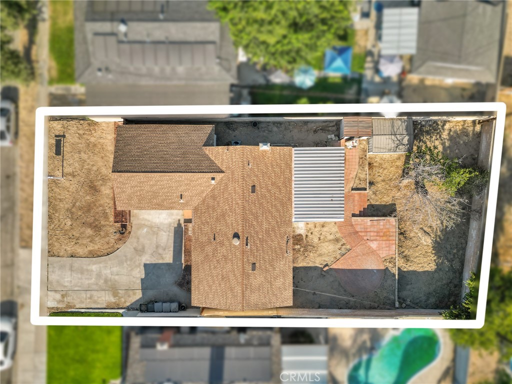 https://media.crmls.org/medias/7fbf61e4-891b-4ae8-a7ca-63e87b86f93d.jpg?preset=X-Large