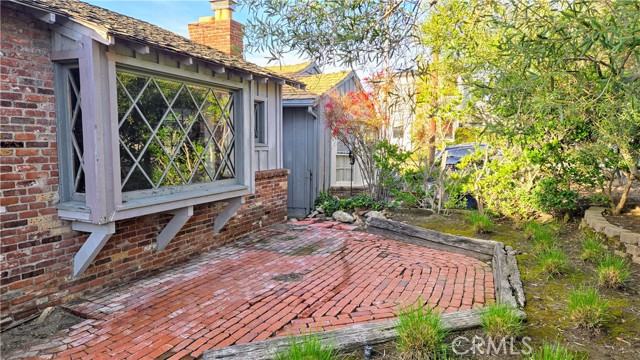519 Poppy Avenue, Corona del Mar CA: https://media.crmls.org/medias/7fbf7de1-6354-40c7-8c31-2954575eb1e9.jpg
