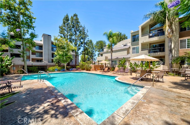 Detail Gallery Image 31 of 36 For 21450 Burbank Bld #211,  Woodland Hills,  CA 91367 - 2 Beds | 2 Baths