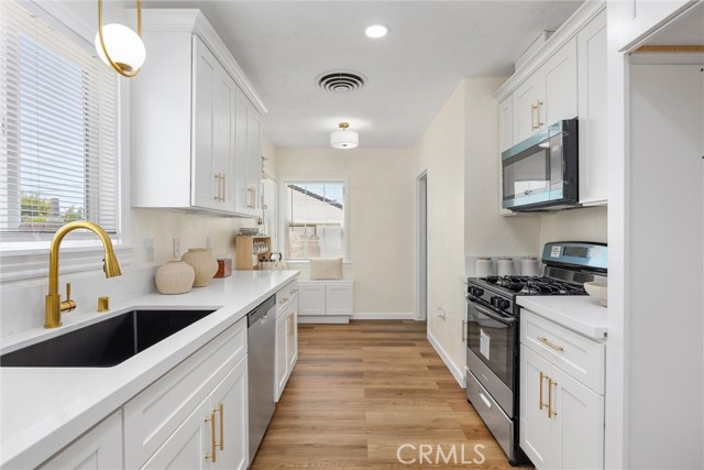 121 Myrtle Street, Bakersfield CA: https://media.crmls.org/medias/7fc04499-e1c8-4a40-a971-99331c1b8b60.jpg