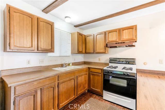 1300 Oak Avenue, Carlsbad CA: https://media.crmls.org/medias/7fc05357-c5d3-4726-8b42-120b45ad7e3d.jpg