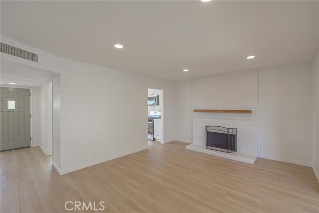 Detail Gallery Image 6 of 31 For 16272 Encina St, Victorville,  CA 92395 - 3 Beds | 2 Baths