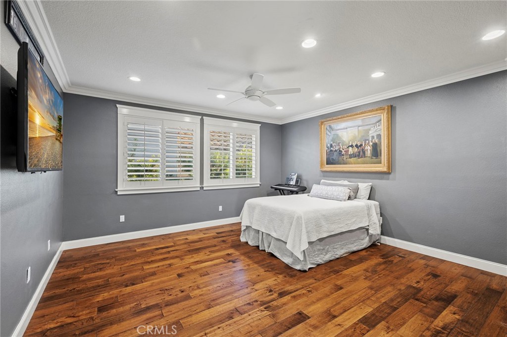 https://media.crmls.org/medias/7fc09761-8d8b-4f3e-8dd2-5a6cb500cb54.jpg?preset=X-Large