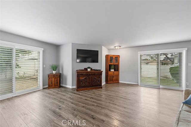 1917 N Britton Drive, Long Beach CA: https://media.crmls.org/medias/7fc1e711-3736-4d37-8c38-9a506cf5708c.jpg