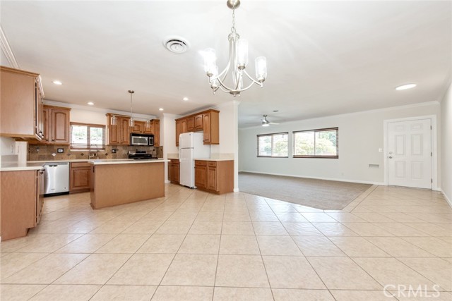 2645 E Walnut Avenue, Orange CA: https://media.crmls.org/medias/7fc235c8-cb26-4c76-8c0b-1f18fd411d77.jpg
