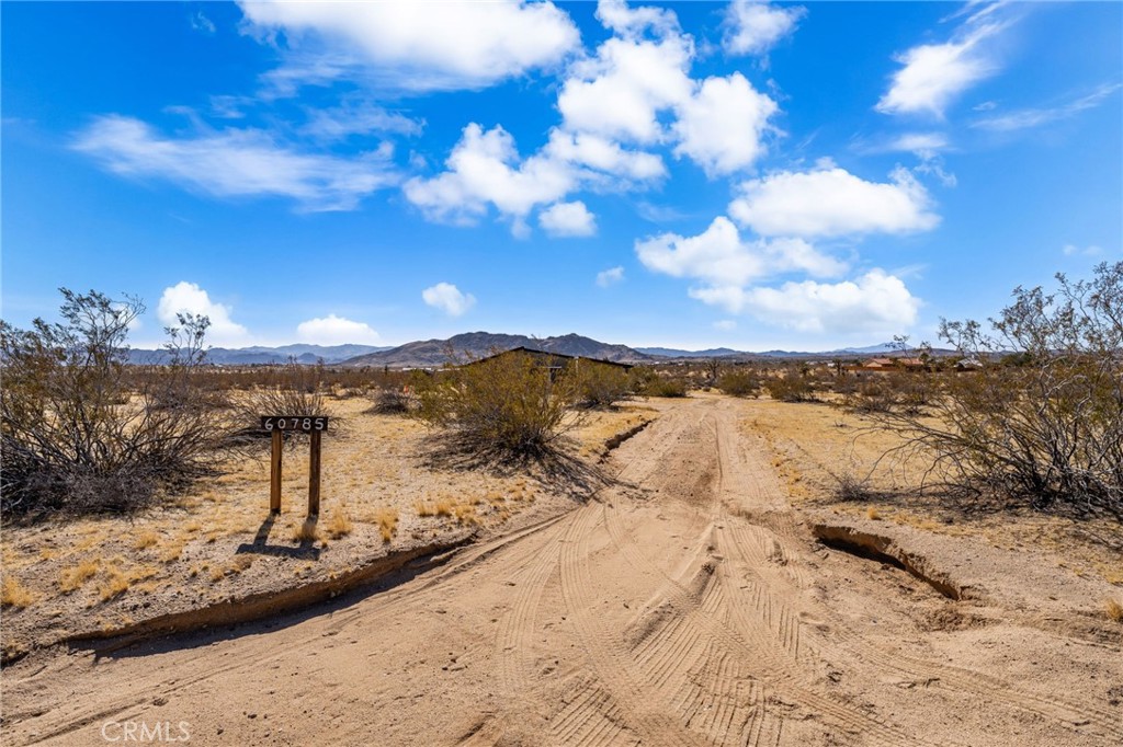 https://media.crmls.org/medias/7fc31a3f-7829-4d64-9acb-f9af0c7f28ff.jpg?preset=X-Large