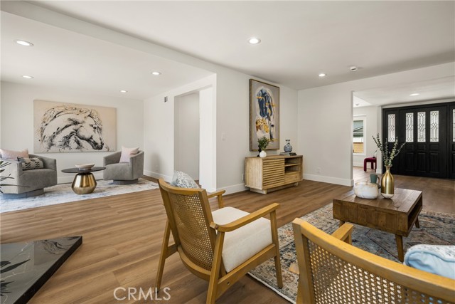 9802 Effingham Drive, Huntington Beach CA: https://media.crmls.org/medias/7fc33f0f-a7ac-459f-9ea1-7814943fa53c.jpg