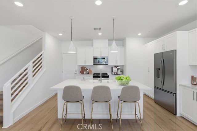 Detail Gallery Image 9 of 33 For 2378 Channel Drive #103,  Ventura,  CA 93003 - 3 Beds | 2/1 Baths