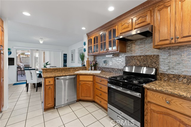 Detail Gallery Image 10 of 30 For 6043 Miles Ave, Huntington Park,  CA 90255 - 4 Beds | 3 Baths