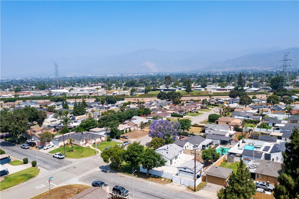 https://media.crmls.org/medias/7fc56033-5550-4e0d-8766-a363cb7d7d38.jpg?preset=X-Large