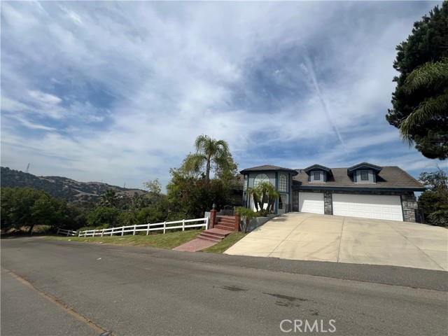 Detail Gallery Image 2 of 40 For 2735 Broken Feather Ln, Diamond Bar,  CA 91765 - 4 Beds | 5 Baths