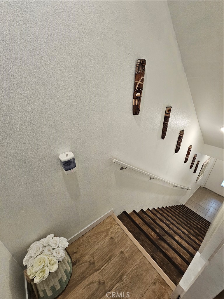 https://media.crmls.org/medias/7fc68c52-c7f7-4dc3-a2db-3e3f2a260efc.jpg?preset=X-Large