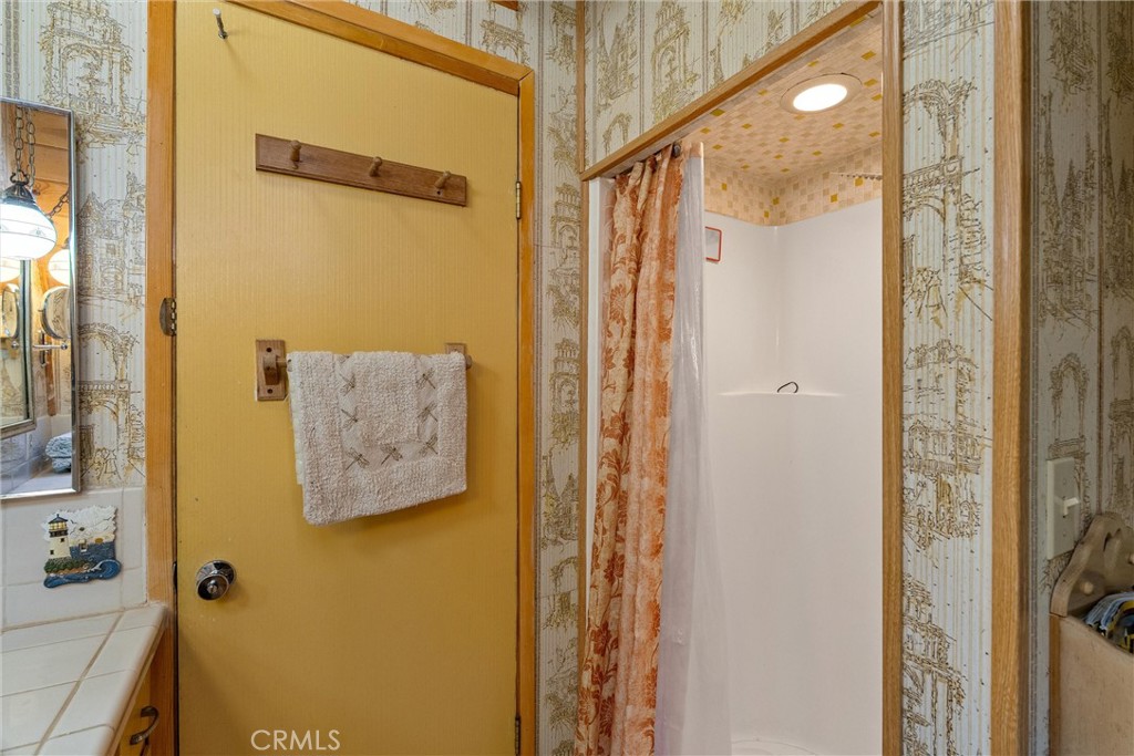 https://media.crmls.org/medias/7fc6a9c9-f19e-441d-8fb8-2293c00b77a5.jpg?preset=X-Large