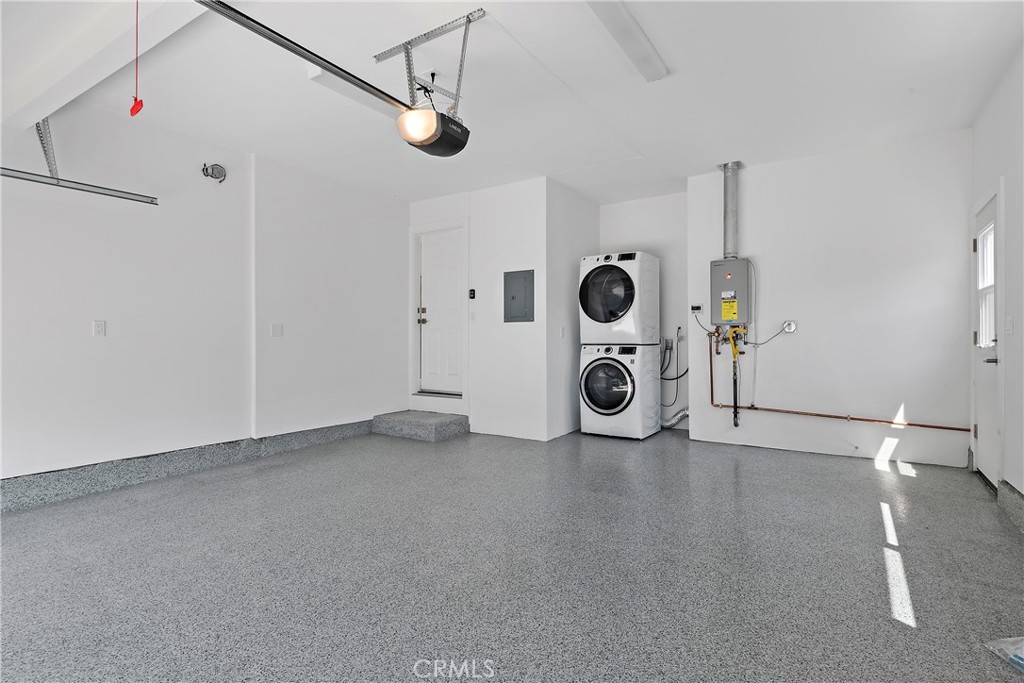 https://media.crmls.org/medias/7fc75be4-9f4d-4a4f-b84b-21210113bb82.jpg?preset=X-Large