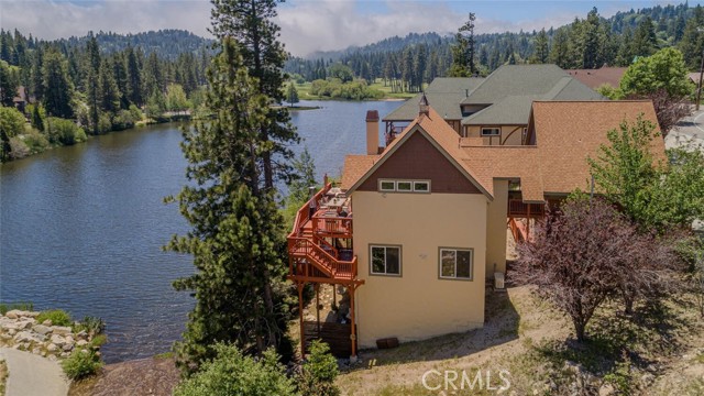 781 Brentwood Drive, Lake Arrowhead CA: https://media.crmls.org/medias/7fc76772-5287-4c23-ac45-685b51288e5f.jpg