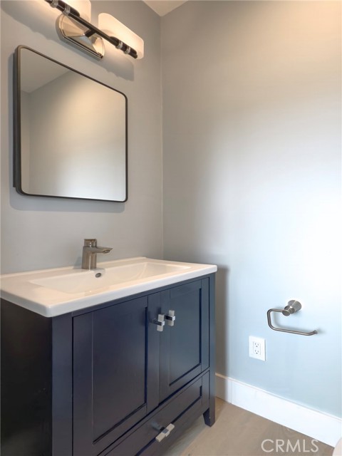 Detail Gallery Image 15 of 16 For 305 La Jolla Dr, Newport Beach,  CA 92663 - 2 Beds | 2/1 Baths