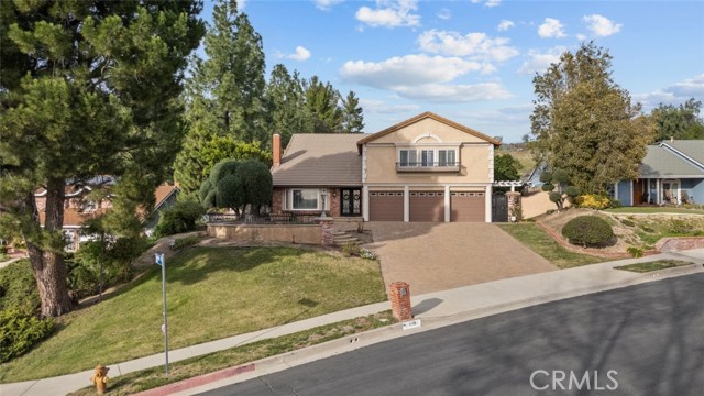 Detail Gallery Image 2 of 47 For 11101 Eton Ave, Chatsworth,  CA 91311 - 4 Beds | 3 Baths