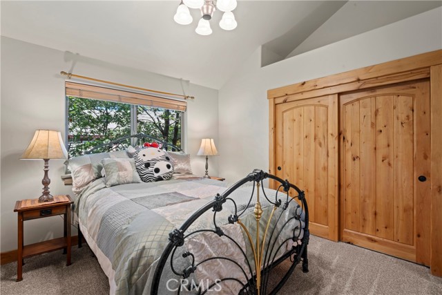 1034 Teakwood Drive, Lake Arrowhead CA: https://media.crmls.org/medias/7fc7f979-aa59-4d49-8f65-565bb77e3daa.jpg
