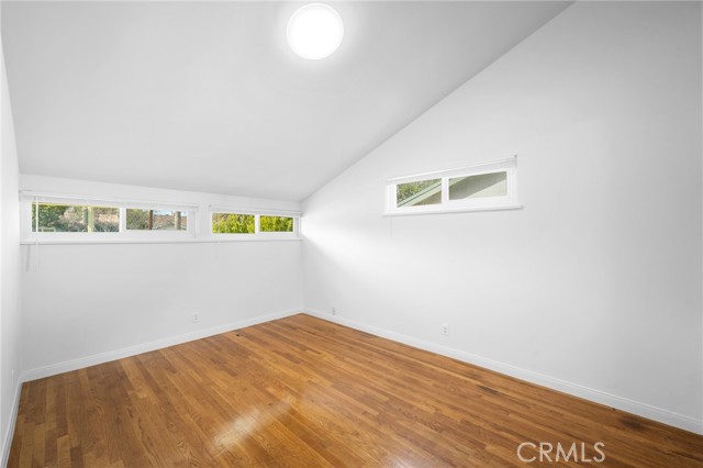 Detail Gallery Image 15 of 27 For 7948 De Soto, Canoga Park,  CA 91304 - 3 Beds | 3 Baths