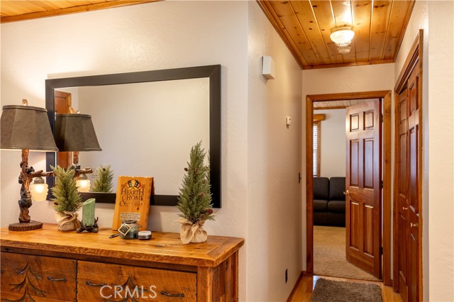 Detail Gallery Image 16 of 44 For 42690 Edgehill Pl, Big Bear Lake,  CA 92315 - 3 Beds | 2 Baths