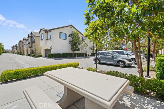 Detail Gallery Image 2 of 42 For 12827 W Hemingway Dr, San Fernando,  CA 91340 - 4 Beds | 2/1 Baths