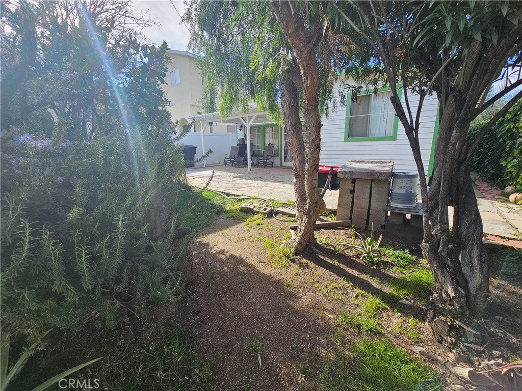 https://media.crmls.org/medias/7fca8df8-c6c3-425e-af06-6693bb8bb988.jpg?preset=X-Large