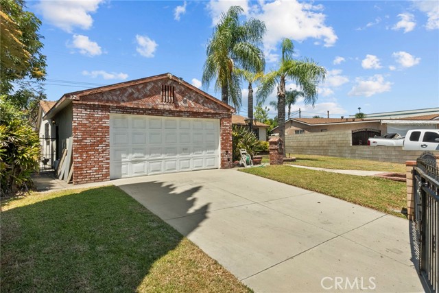 Detail Gallery Image 3 of 28 For 327 Flaxton St, Pomona,  CA 91767 - 3 Beds | 2 Baths