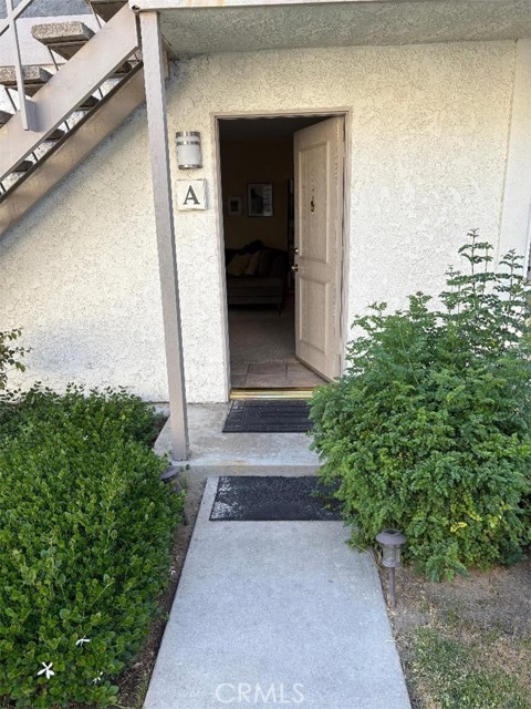 2821 S Fairview Street, Santa Ana CA: https://media.crmls.org/medias/7fcc7fa0-977c-4890-b9cd-1df580643a40.jpg