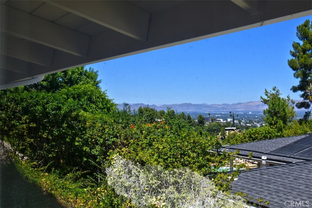 https://media.crmls.org/medias/7fccd91b-0573-4771-abd9-b479839d7875.jpg?preset=X-Large