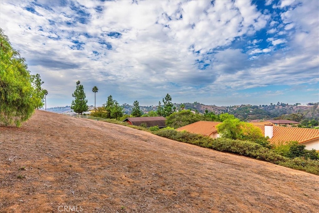 https://media.crmls.org/medias/7fcd387e-bc17-4aee-bef4-ed154a7316eb.jpg?preset=X-Large